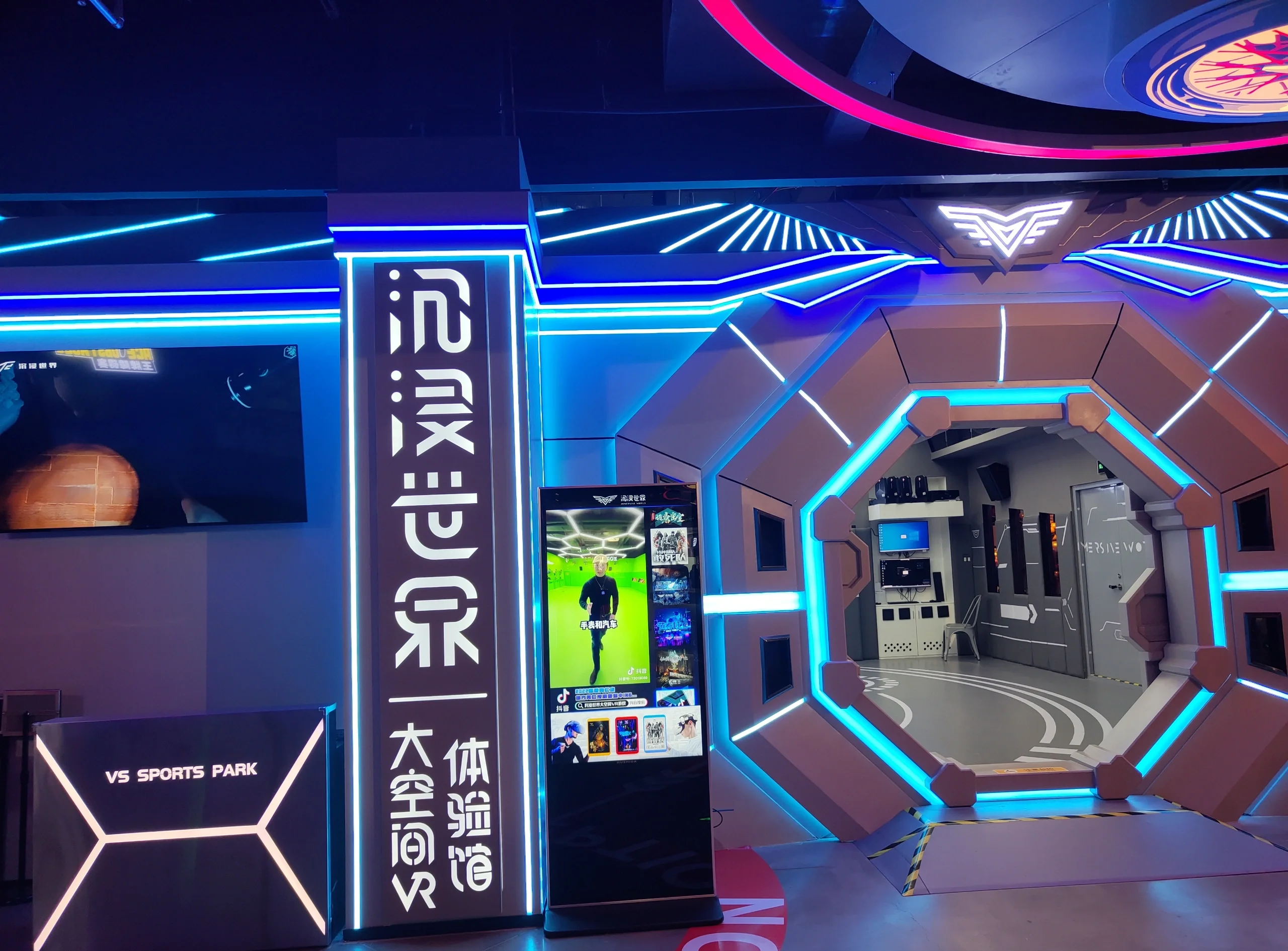 包含