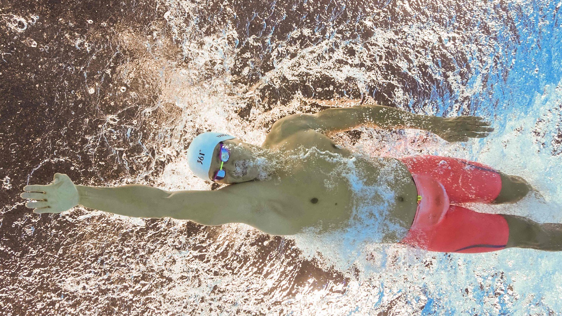 开云体育APP下载-曹缘跳水技术精湛征服赛场，曹缘跳水搞笑视频